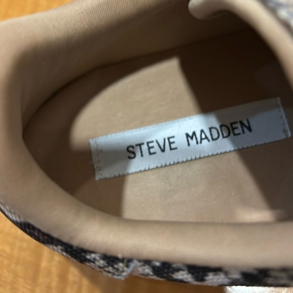 🌸 STEVE MADDEN Women's Vonn Python
Animal Print Sneakers 🌸 - Picture 5 of 8